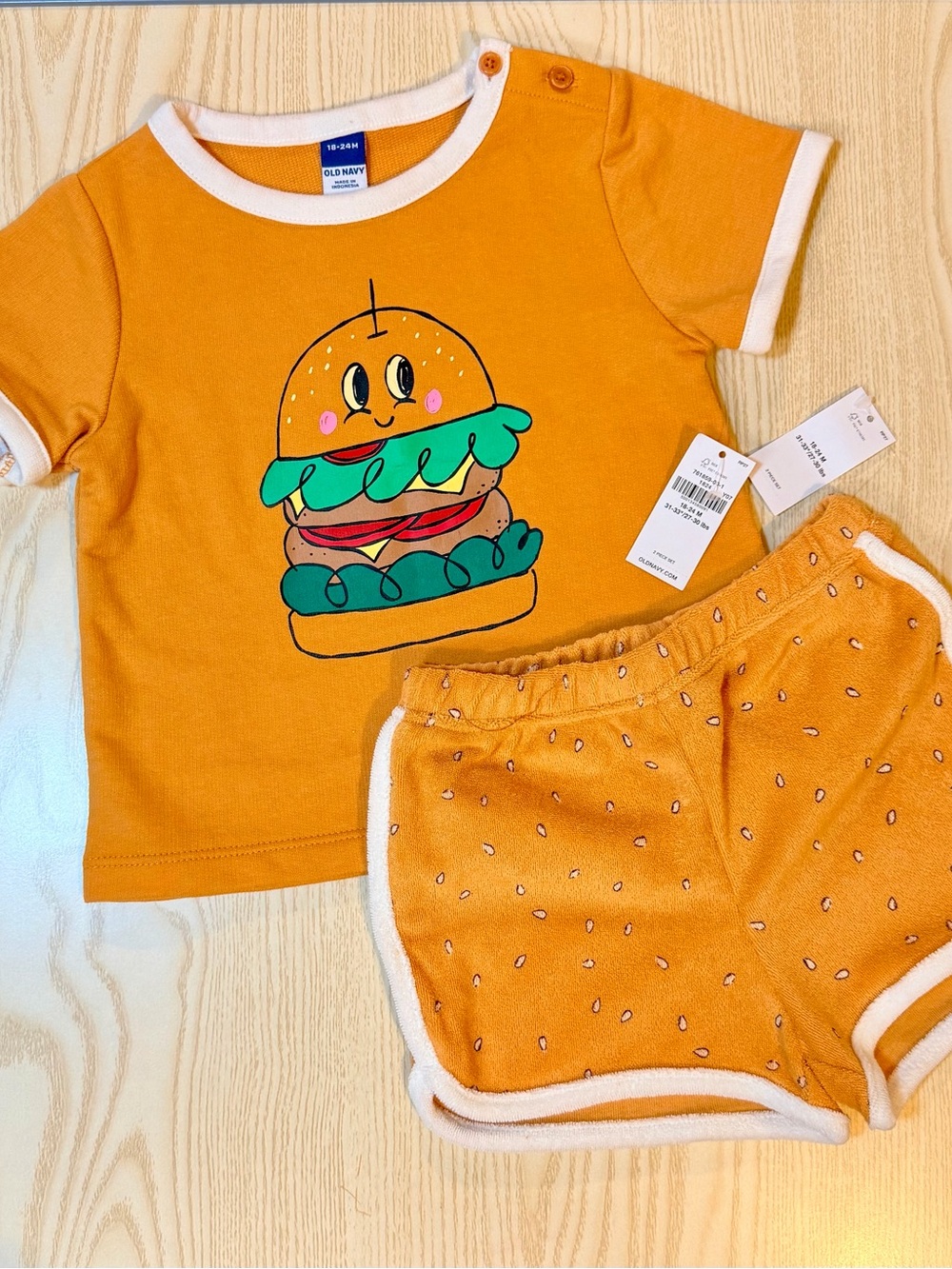 NWT Old Navy Toddler Burger Graphic Tee and Shorts Set 18-24 months